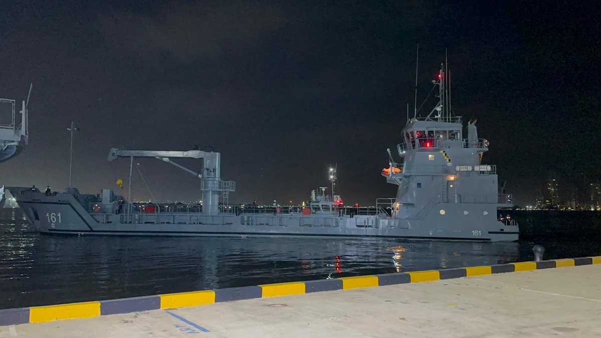 ArmadaColombia's tweet photo. #EnImágenes 📸 ¡El ARC "La Guajira" navega por Colombia!🇨🇴

​Nuestro Buque de Apoyo Logístico zarpó desde Cartagena hacia Miami, EE. UU., en una misión de cooperación internacional con el propósito de recibir toneladas de ayuda humanitaria destinadas a las comunidades afectadas por el terremoto del pasado 10 de agosto.

​Con capacidad para transportar cientos de toneladas de carga, agua potable y maquinaria, esta unidad despliega todas sus capacidad para regresar al país y entregar el apoyo directamente a quienes más lo necesitan. ⚓

​Pondremos siempre nuestras capacidades al servicio del país y de la atención de emergencias.
​#AzulQueInspiraFuerzaQueProtege