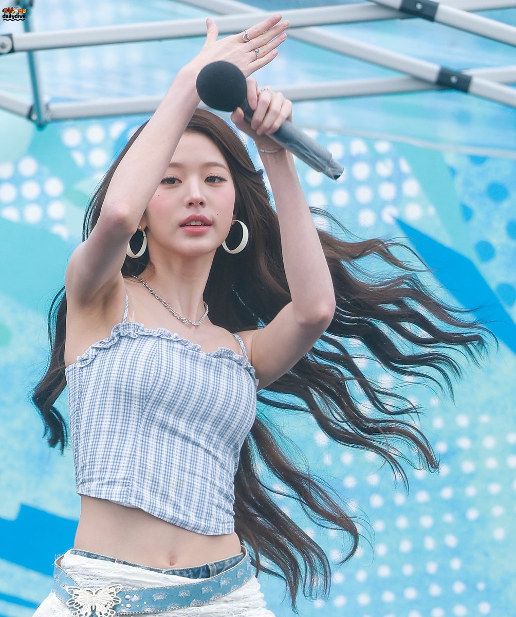 ytdive17700's tweet photo. 260816 IVE Caribbean Bay  
#장원영 #원영 #JANGWONYOUNG #WONYOUNG #ウォニョン #아이브 #IVE #アイヴ https://t.co/vRNo3CjT6M