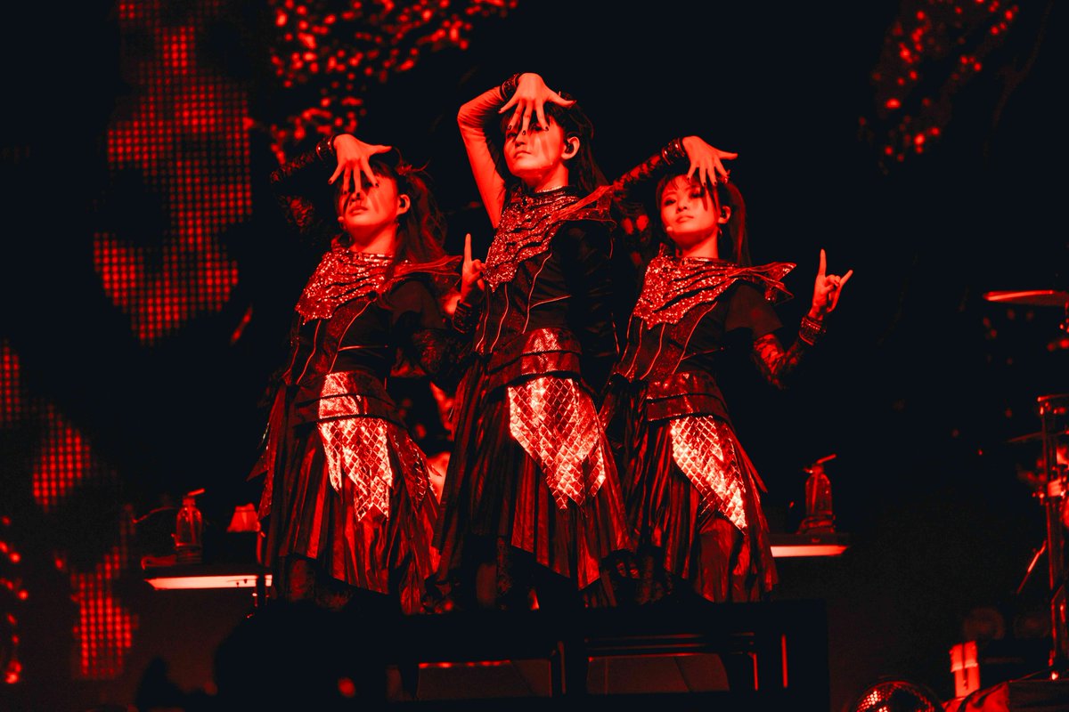rollingstonejp's tweet photo. 【#ベビーメタル】BABYMETAL、サマソニ25周年で「SONIC “METAL” STAGE」を実現　『METAL FORTH』日本限定盤も発売
🔗https://t.co/dxeOGvtPj6 

━━━━━━━━━━━━━━━━

■「BABYMETAL DEATH」で開幕、「Road of Resistance」でフィナーレ
■新旧の代表曲とコラボ曲を畳みかけた全12曲、ライブ写真＆セットリスト公開
■リミックス2曲、世界3都市でのライブ音源を日本限定盤に追加収録
@BABYMETAL_JAPAN #BABYMETAL #summersonic