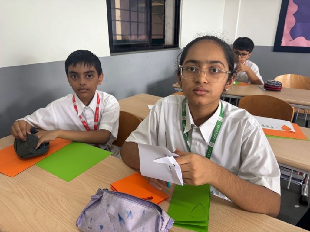 DPSTapi's tweet photo. 🇮🇳 Students of Classes VI–XI celebrated Independence Day through creative activities—from Tricolour badges and cards to patriotic calligraphy and bookmarks—expressing their love for India through art and creativity.
#DPSTapi #IndependenceDay #JaiHind https://t.co/ZP5JxbAfJ2
