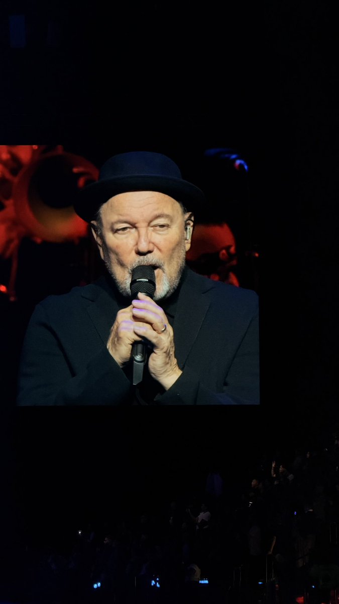diego_peret's tweet photo. @rubenblades Querido Rubén, acabamos de salir de tu show en  Buenos Aires,todo hermoso.
Lastima el tu voz que la pusieron muy chiquita, solo escuchábamos la banda… nos costó mucho entender que decías .. abrazo https://t.co/t9uFH5KcEu