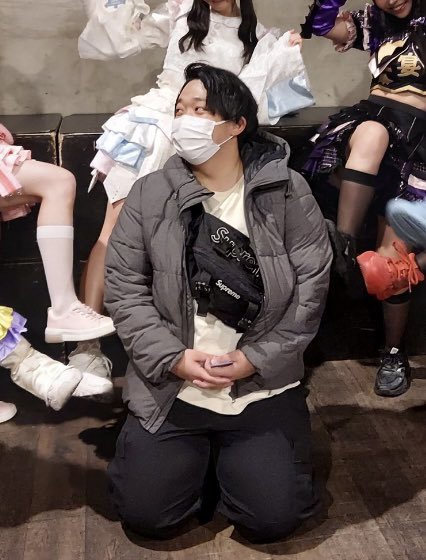 xx9d47's tweet photo. ともやが厄介オタクなのはガチ
宴の元メンバーの胡桃るるの卒業公演の優先チケット抽選式なのに50枚以上確保したり、ガラの悪い見た目通り暴力的で暴言も多い
おまけに自分が宴盛り上げてると勘違いしてる自意識過剰のナルシでイケメンでもレオ軍団でもないタダのイキリオタク https://t.co/OdXas4EsH0