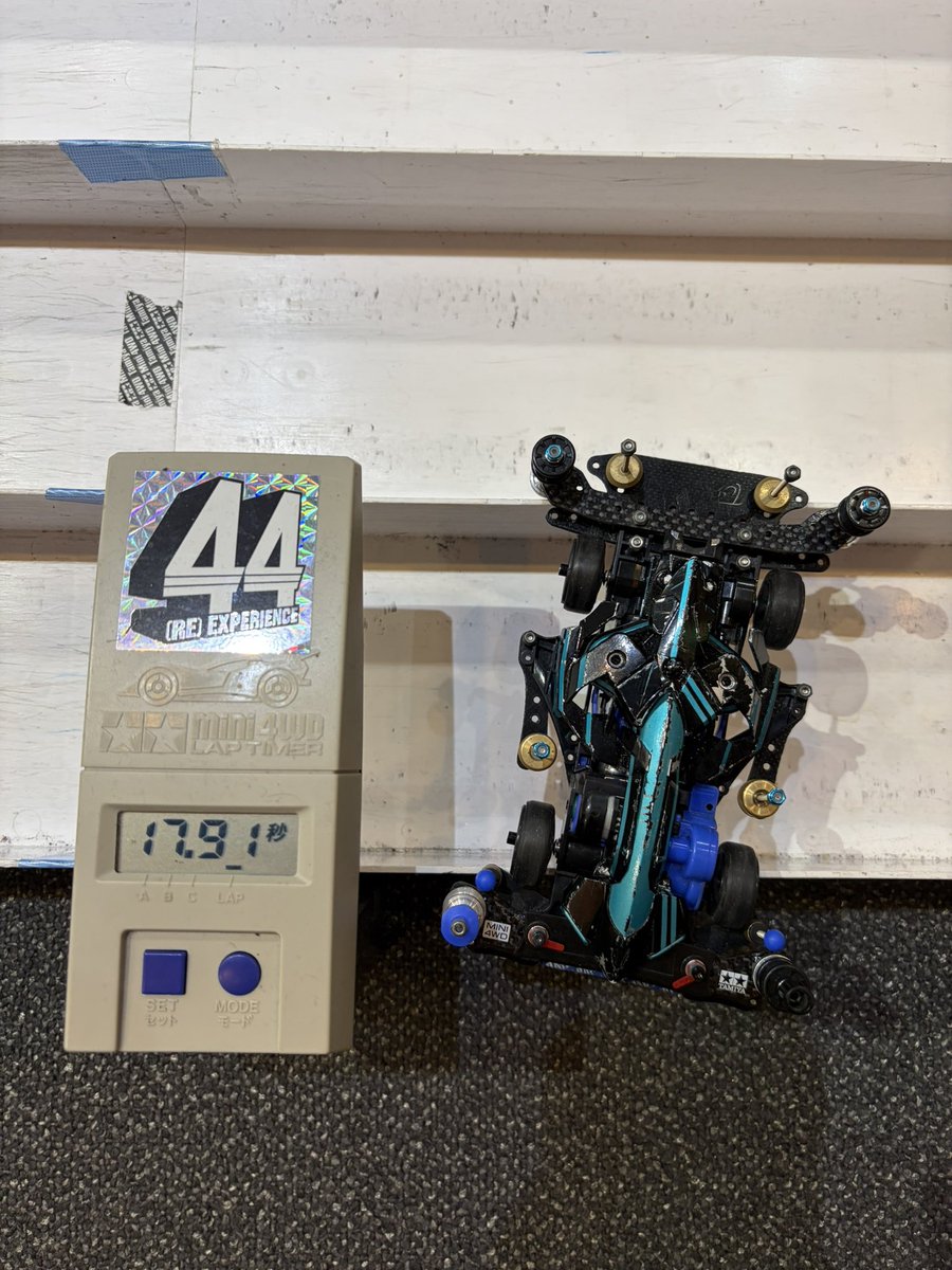 frog_gear's tweet photo. 昨日は午前中仕事からの44さん！ストッククラスのレースでした🚙ひさしぶりにカッパーファングく走らせました🐍レースはイマイチ振るわなかったけれど、楽しい午後でした🙌 #ミニ四駆 #ストッククラス #44xp https://t.co/EpmOTdMhm6