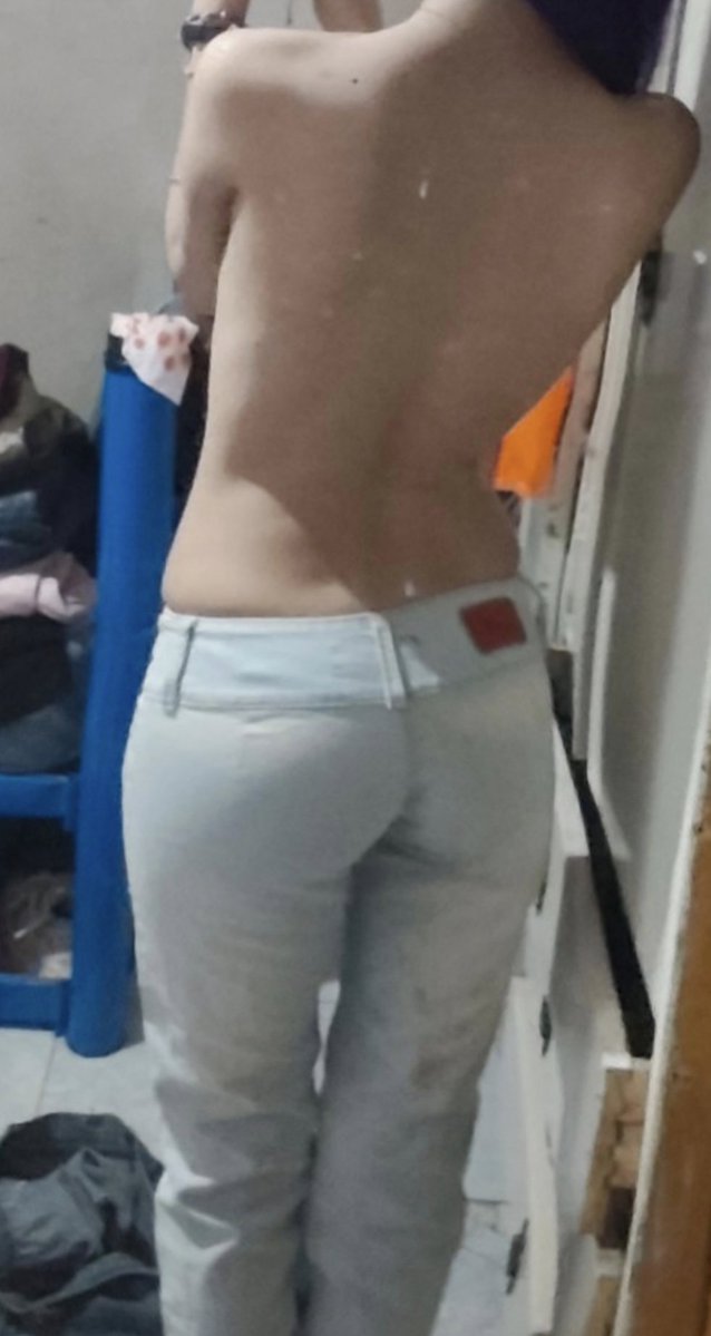madeofblackcats's tweet photo. Uno de mis pantalones favoritos  me va un poco chico 😭 ya debería tirarlo? https://t.co/s8VUPK1mq8