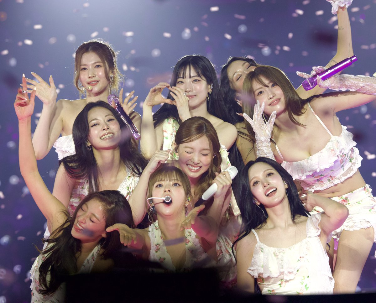 kim_kamaaa's tweet photo. 260712 🇰🇷
THIS IS FOR FINALE in Seoul D3
9명이라서 더 빛나요✨
#TWICE #트와이스 https://t.co/wdK0ajneUA