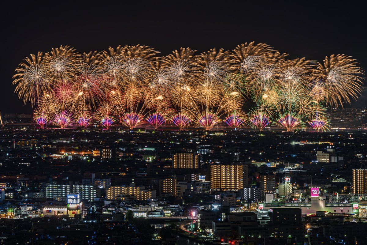 _akak_65's tweet photo. 福山夏まつりあしだ川花火大会
2026.8.15
去年に引き続き2度目の福山です
この場所も三脚の数が半端なくて来年はどうなることやら😅💦
花火師の皆さま運営の皆さま素敵な花火大会ありがとうございました🎆✨
#福山夏まつり 
#あしだ川花火大会 https://t.co/I7vanNetuU