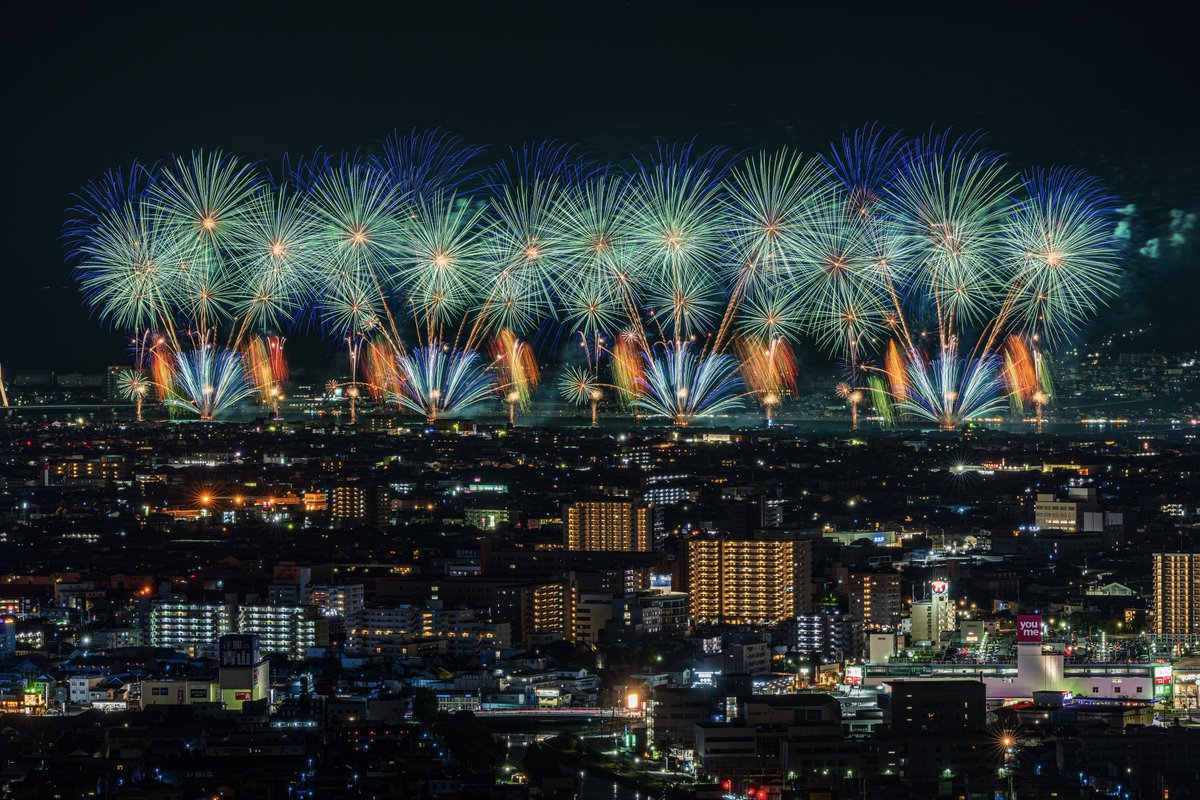_akak_65's tweet photo. 福山夏まつりあしだ川花火大会
2026.8.15
去年に引き続き2度目の福山です
この場所も三脚の数が半端なくて来年はどうなることやら😅💦
花火師の皆さま運営の皆さま素敵な花火大会ありがとうございました🎆✨
#福山夏まつり 
#あしだ川花火大会 https://t.co/I7vanNetuU