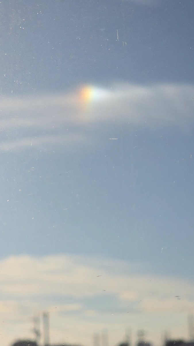 yz14ss79's tweet photo. 虹の欠片みたいなの見えた🌈
昨日の帰りの新幹線から。 https://t.co/cpSFF7nhqv