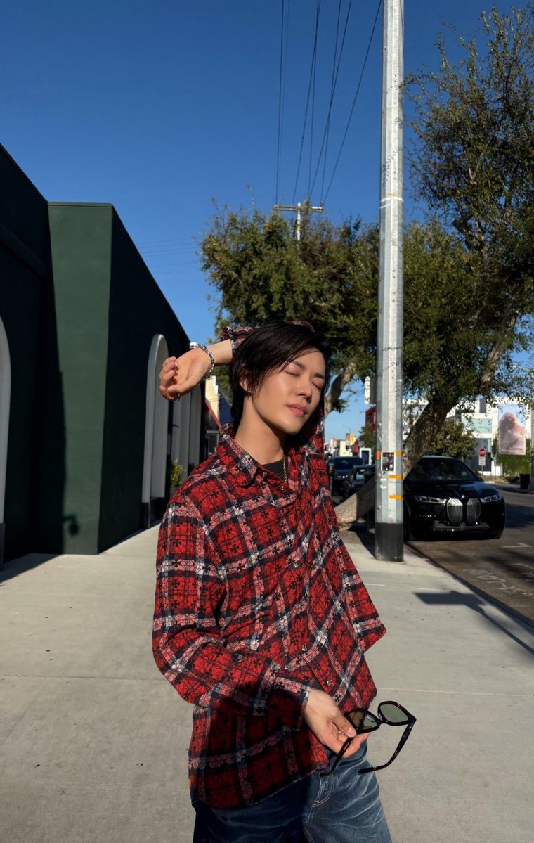 yutapics's tweet photo. #YUTA IG update 

“ Perfect day in LA ✨ ✨ “ https://t.co/09gtZJa6HH