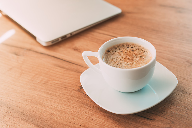 Roj112233's tweet photo. Just hid my to-do list under a coffee mug and pretended to be deep in work mode — Friday afternoon vibes = low productivity, high coziness. https://t.co/XIi19Wdk1i