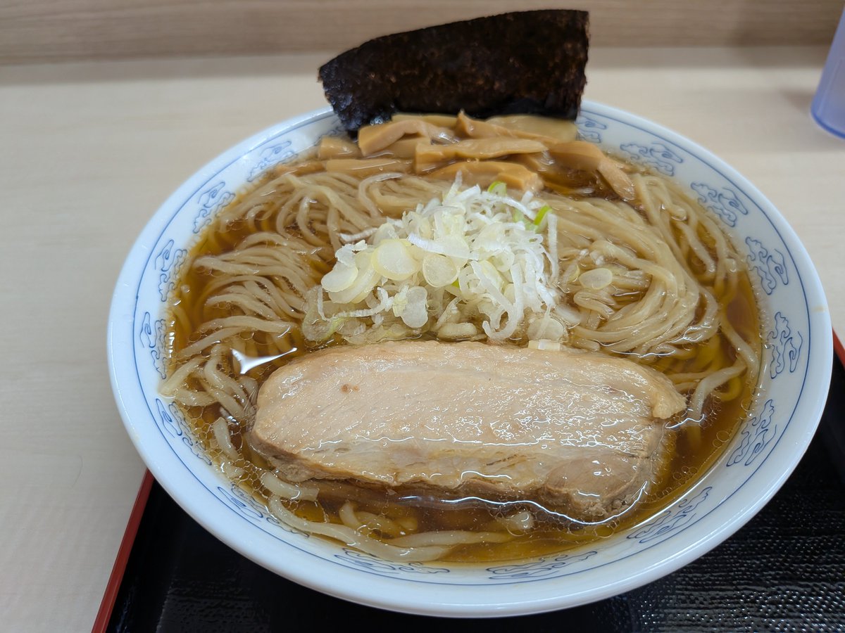 YCPyGlRE4UoSuRW's tweet photo. 昔仁井田に三日月軒があったころから庄内のラーメンには信頼を置いてて。
こちらも間違いなしだった。
店名の繊細さとは異なり
雲ノ横綱？的な食べ応えのある印象。チャーシューも1枚でもぶ厚いのでそれなりに満足感。

#雲ノ糸由利本荘店 https://t.co/0WE2YQ6vHn