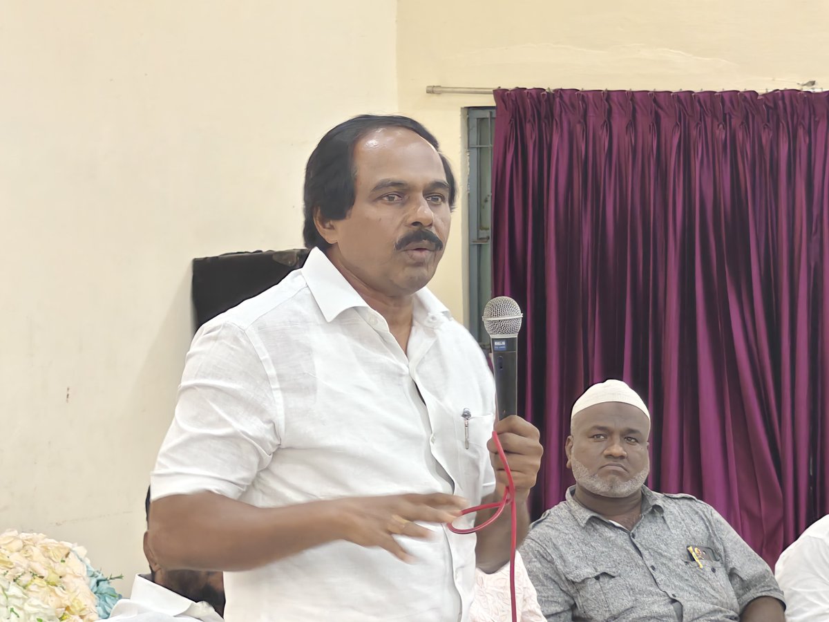 Manothangaraj's tweet photo. வரும் வெள்ளிக்கிழமை (ஆகஸ்ட் 21 அன்று) மாலை 4 மணி முதல் சென்னை நந்தனம் YMCA திடலில் CPM - (Constitution Protection Movement) சார்பில் நடைபெற இருக்கும் அரசமைப்புச்சட்ட பாதுகாப்பு மாநாடு குறித்து, நேற்று மாலை நெல்லை மாவட்ட ஒருங்கிணைப்பாளர்களுடன் ஆலோசனை கூட்டம் நடைபெற்றது. https://t.co/p2TMNMmufM