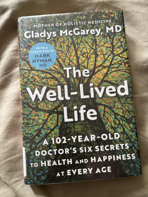 pdaniel2553's tweet photo. Quite a good book to read. It offers interesting steps through an holistic approach to appreciate and enjoy life. Dr. McGarey draws upon her own personal experiences and that of her patients. Recommended. Available from @celalibrary and @Bookshare. #books #booktwitter https://t.co/DIgQq2Lqbm