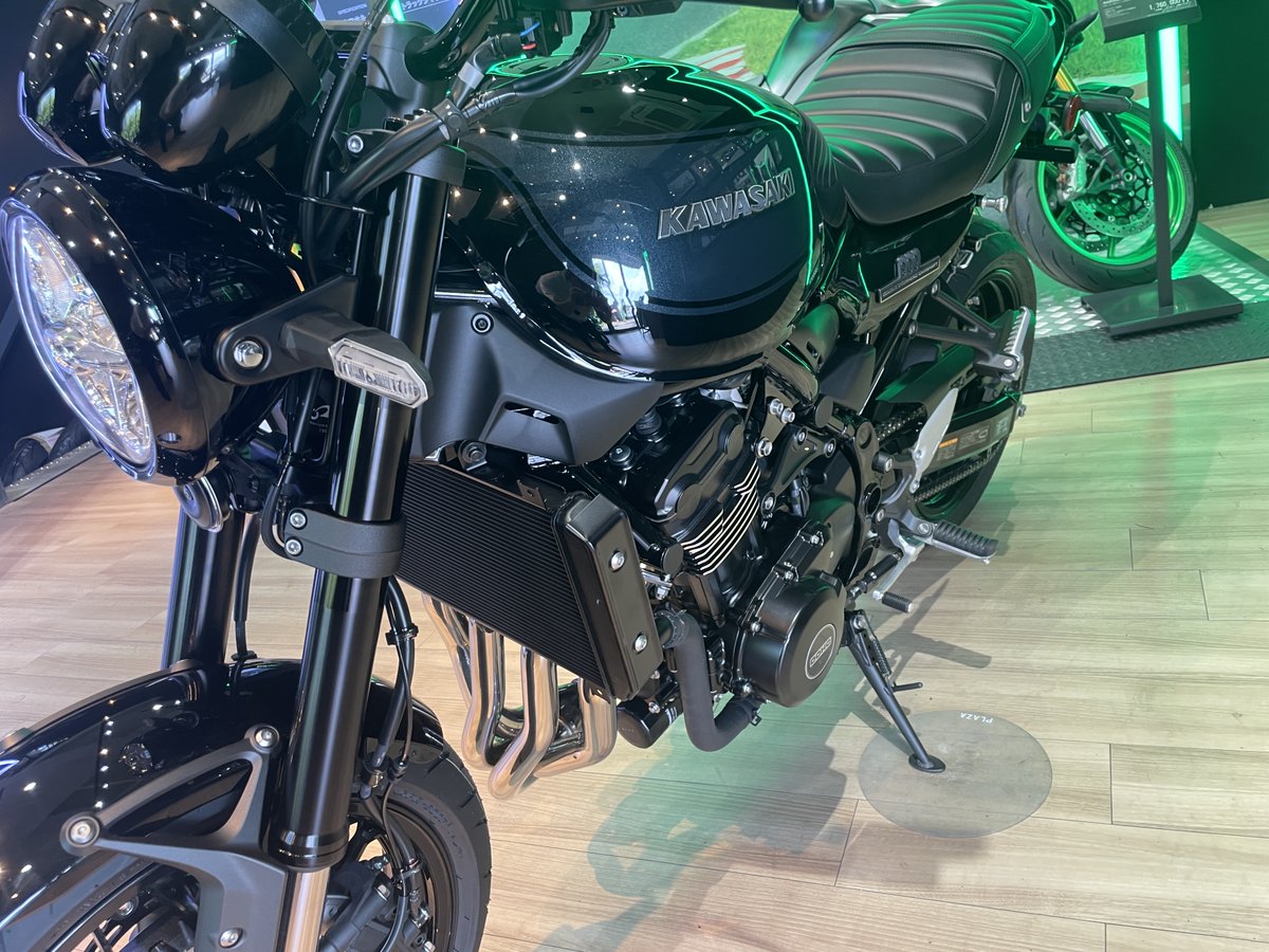 plazatotsuka's tweet photo. 2026年モデルZ900RS Black Ball Edition展示中です！
只今なら即納できます！
その他のグレード・カラーについてもお気軽にお問合せください。
#カワサキ #新車 #z900rs https://t.co/5RDAEm1dRK