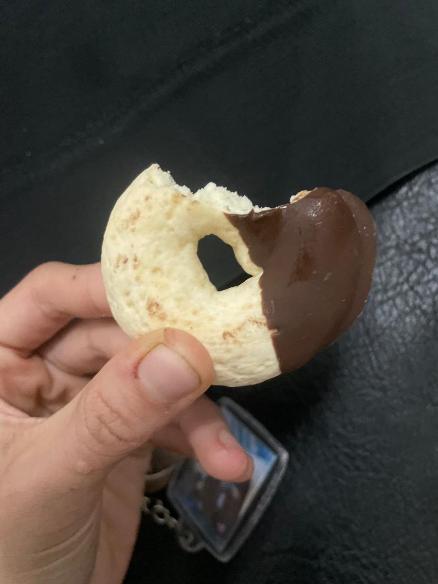 puke0cal's tweet photo. eating some bullshit cookies idk where I'll purge this help https://t.co/fssjVrHqdh