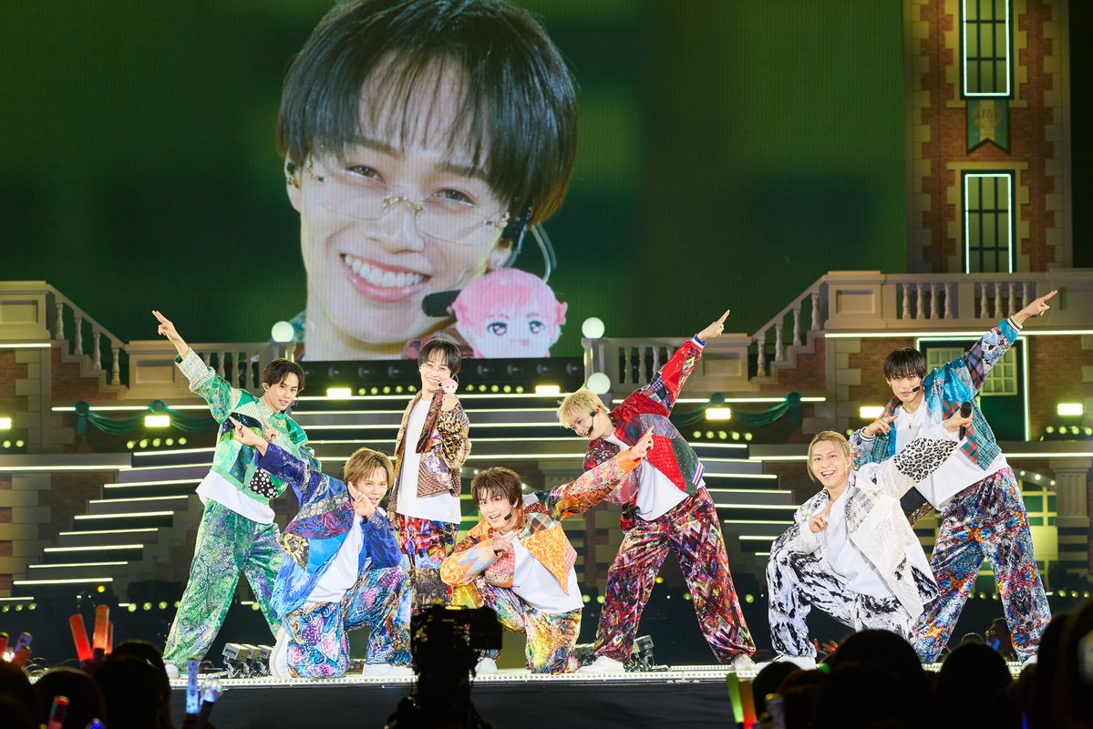 modelpress's tweet photo. 【EBiDAN THE LIVE 2026🦐】

超特急ユーキ「こうしてEBiDANが今年こんな盛り上がってるのは、間違いなくM!LKのおかげです。ありがとう」「お前らM!LKに負けんなよ！俺ら超特急も負けてらんねぇよ。最高の年にしましょう！」

佐野勇斗「特にずっと最前線でEBiDANを走ってきた1桁号車の5人のみんな、最前線で走ることがどれだけきついことかっていうのを僕は後ろから見てきたので、本当にここまで引っ張ってきてくれてありがとうございます」

敬意と感謝が交差
https://t.co/HVnMBq18fM

#エビライ