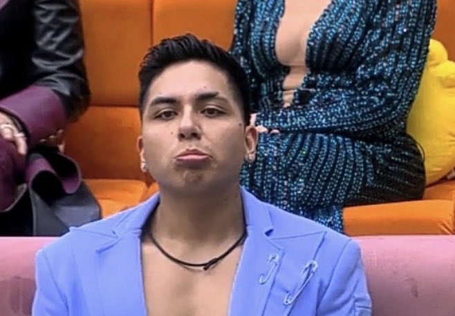mayers44's tweet photo. No era este pinche naco quien hacia bromas de bombas y de la religión de otros ?  Y ahora resultó delicadito 
#LaCasaDeLosFamososMéxico 
#LaCasaDeLosFamososMx https://t.co/eehEQtwrQs