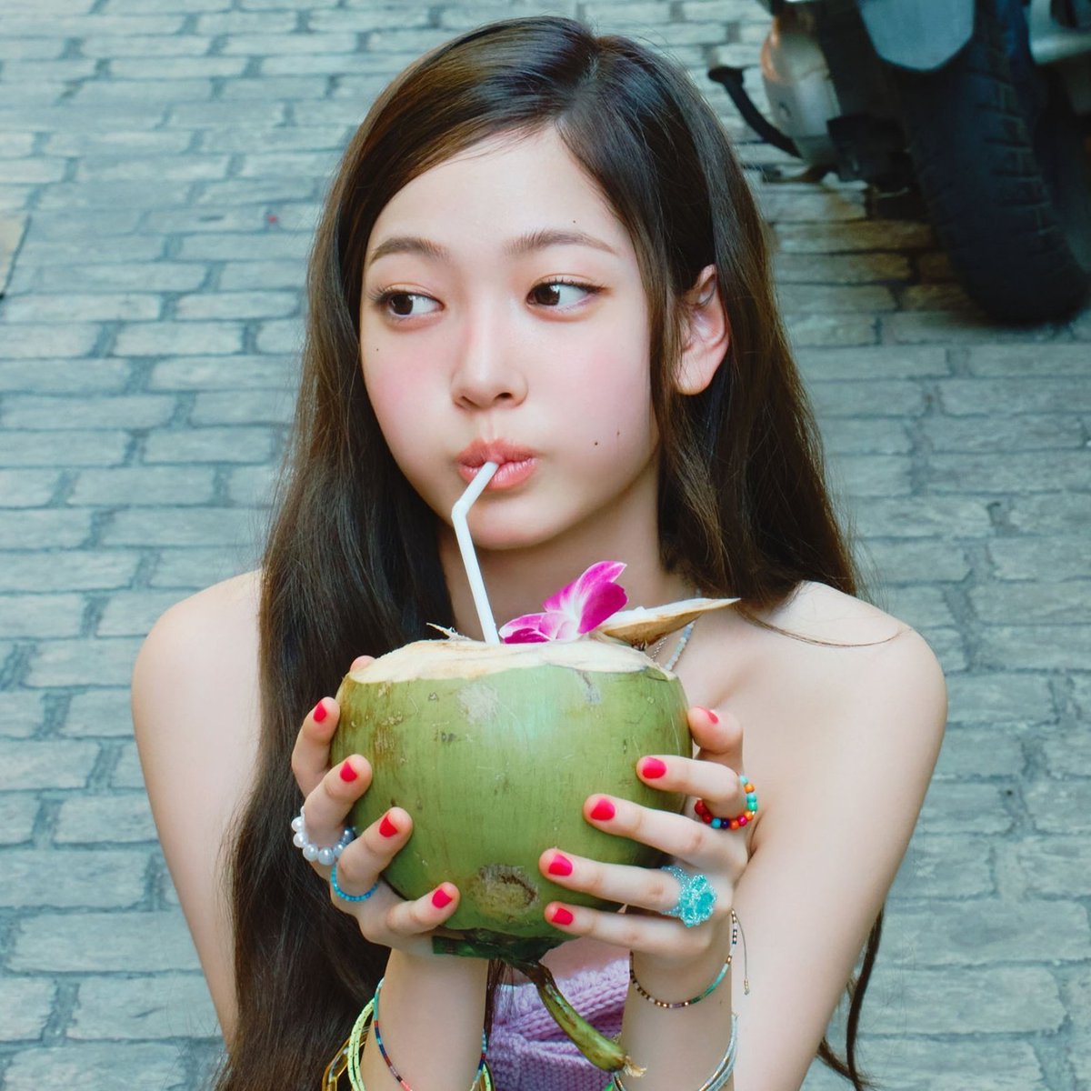 womnyie's tweet photo. @minjeaio @seoshee https://t.co/x06ToGp6ll