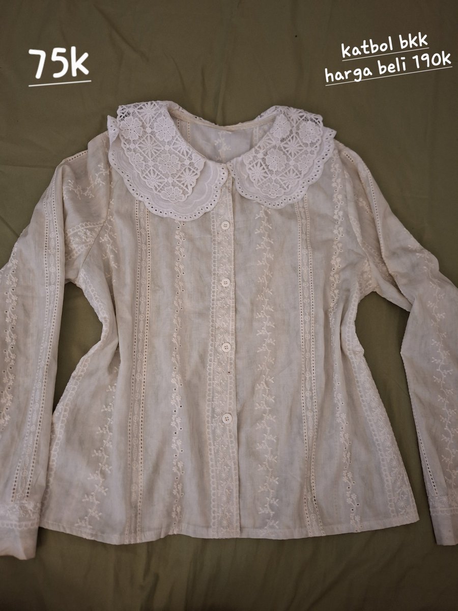 jongseongieo's tweet photo. preloved good condition! kecuali rok ada minus noda dikit, detail dm ajaa yaapp https://t.co/Jfk00ItnTZ