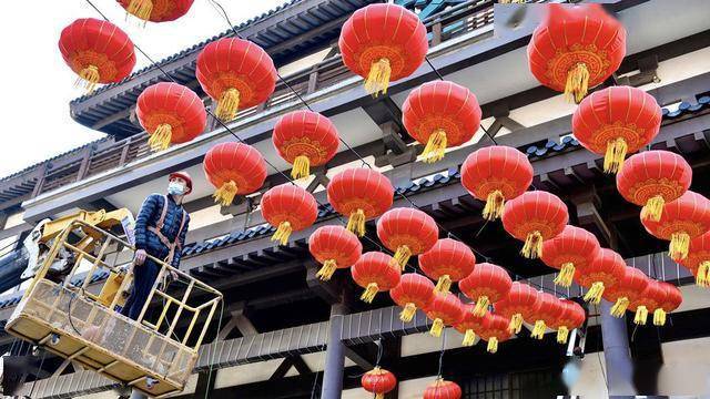 Josephriley83's tweet photo. [Today’s moon glows like polished silver—perfect for tonight’s Lantern Festival stroll!  May all your wishes light up bright this festival!]， https://t.co/OV4irJU2ye