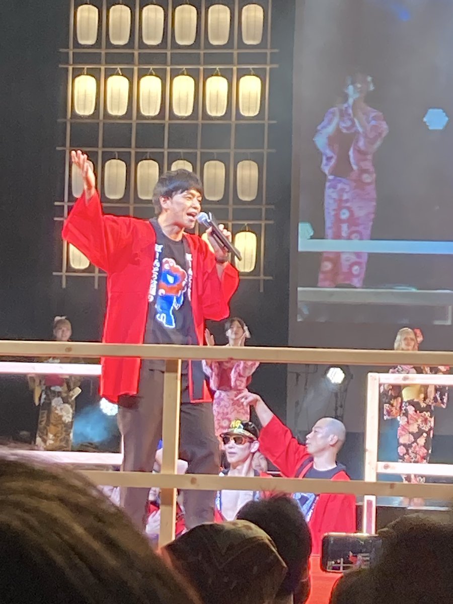 namamononigate8's tweet photo. 選曲が若い会長と、まだ跳べるゴエさんと、コールがRNのオブザイヤーさんと、ちゃんとグーでカチャーシーを踊るドンデコルテご両人
#RG盆踊り #ぼーんとぅ盆踊り https://t.co/7hOSXRJI8n