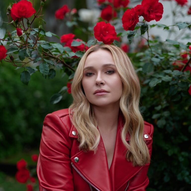 mmpadellan's tweet photo. It is SO sad hearing of the tragic passing of Hayden Panettiere, an incredibly talented actor who had so much more to give at the early age of 36.

What's truly sad is to hear that she struggled mightily with depression and substance abuse... that should never be a death sentence.

Often, when we think of celebrities, we imagine they must have it made because of the fame and fortune, but they suffer as badly, if not worse, as we do.

In the show "Heroes," she played the Cheerleader, and the slogan was "Save the Cheerleader, save the world."

More emphasis needs to be placed on the importance of mental health, and getting treatment for it, to keep our young folks tethered to a hopeful existence.

RIP, Hayden. 🙏💔