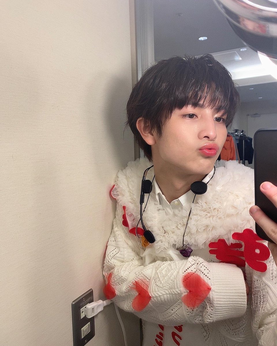 haruchanman331's tweet photo. ハルくんへ
今年も西日本をやったと言う事で....
こちらの画角の自撮りはありますか🥺❣️❣️

←2023年                        2025年→ https://t.co/99Mag2klPw
