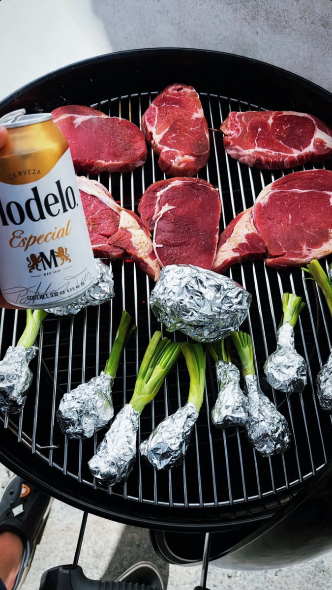 Monchis950223's tweet photo. Domingo de carne con mis rolas echando cheve sabiendo que mañana lunes no trabajo https://t.co/GdiTVFysxT