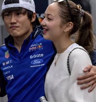 koimousagi's tweet photo. ケイナの彼氏は角田裕毅？SNSで匂わせ？F1鈴鹿GPでは手繋ぎ？
https://t.co/blm5ERIuJ5 https://t.co/gHF2pwV6gZ