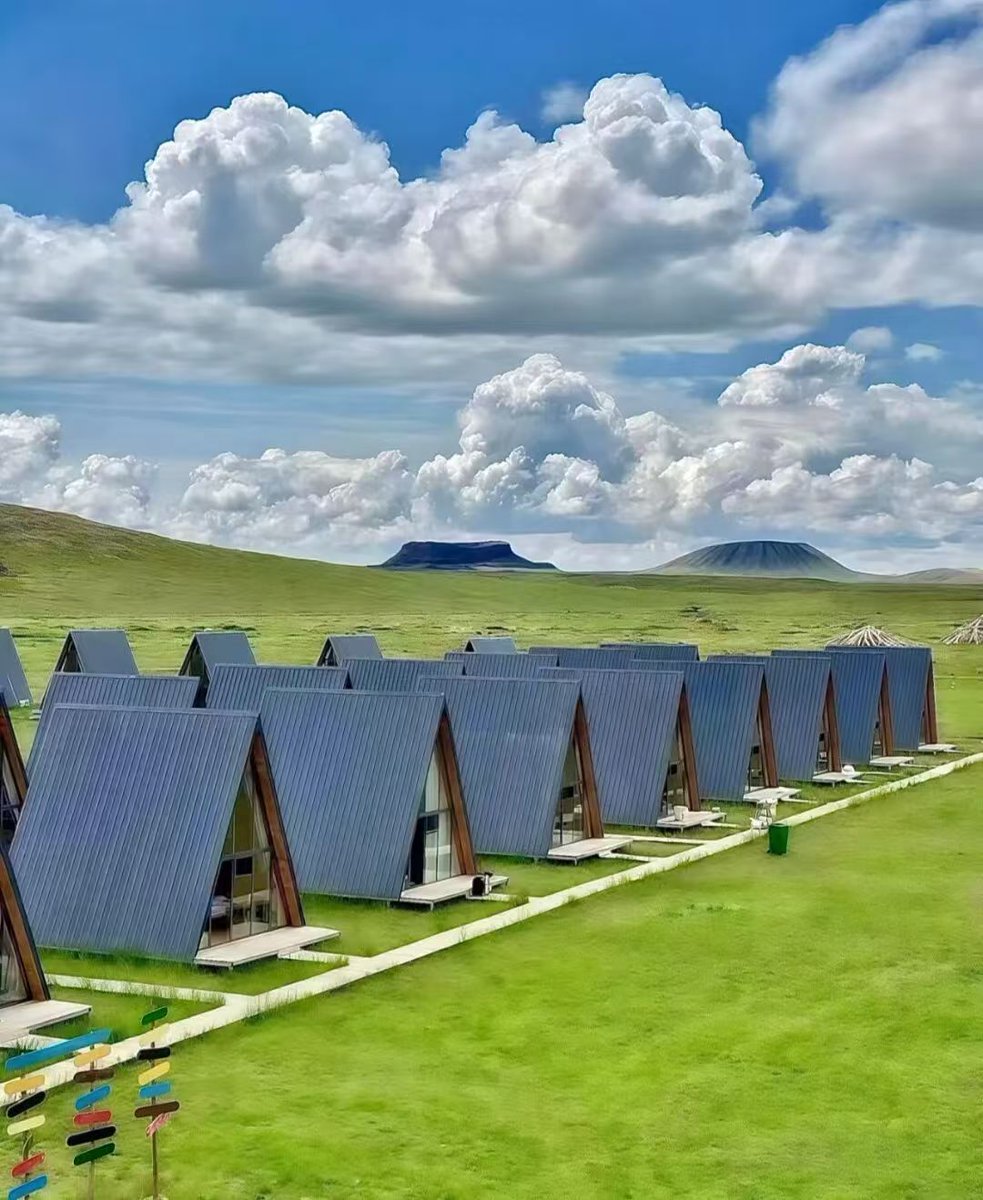 Ulaanqab's tweet photo. Discover the perfect escape in Ulaanqab, where life unfolds amid lush grasslands, stunning volcanoes, and cozy streets. 🌄

With an average temperature of 18.8 C, it's the ideal spot for city dwellers to slow down and settle into a leisurely lifestyle. https://t.co/kKcoR7Q9Wa