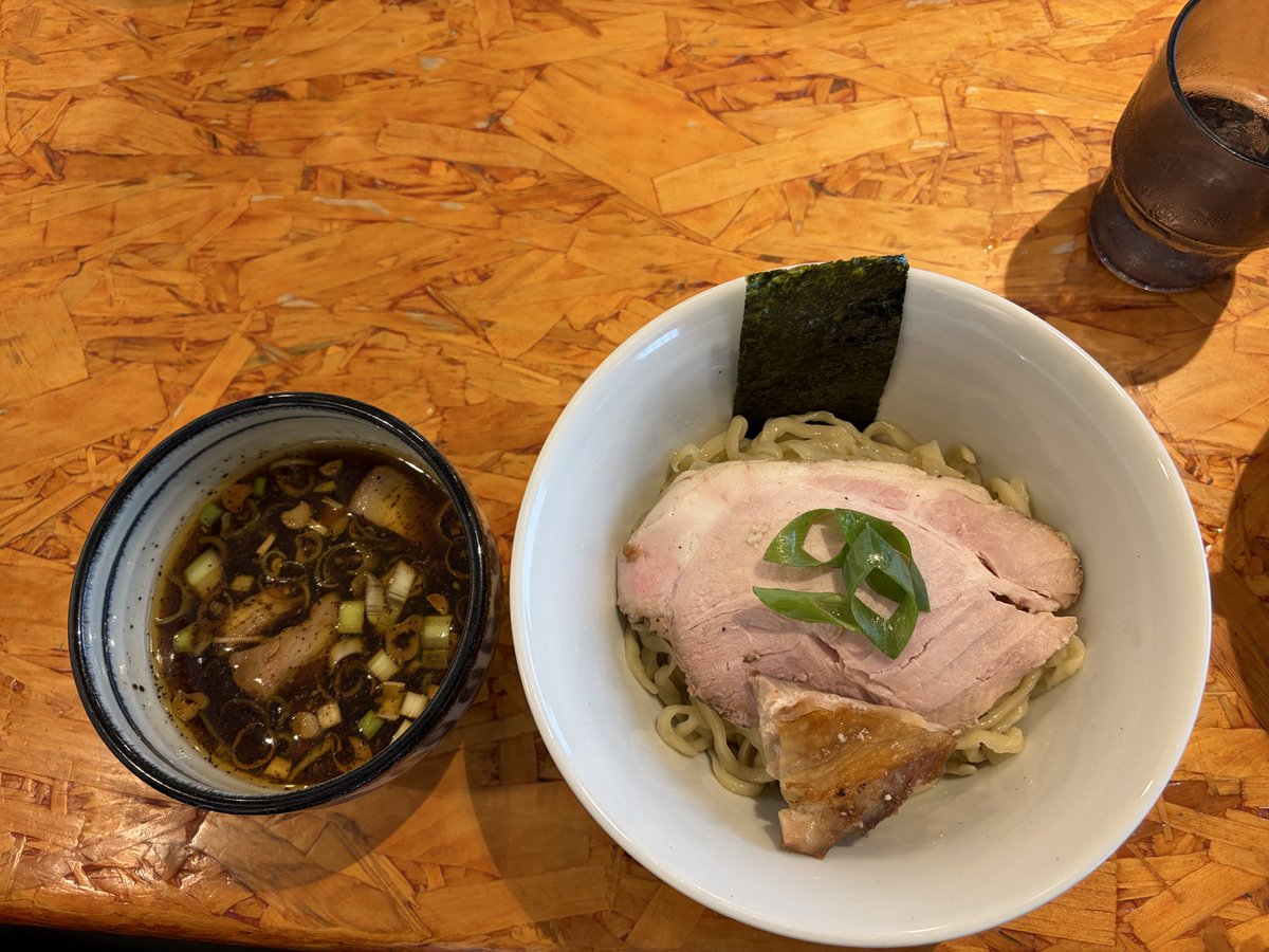fodenass's tweet photo. 半年ぶりの訪問
鶏感、醤油強めのスープ
限定つけ麺もいただきました。

ごちそうさまでした。
お会いした方々、お世話さまでした。

六行（麺武者）　新庄市 https://t.co/psxyL5KXF9