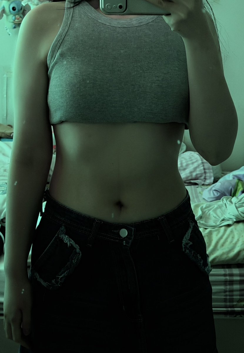 itsvaldiaryhere's tweet photo. love this ootd! suka sama bentuk badan gw skrg https://t.co/PaILSlE8zI