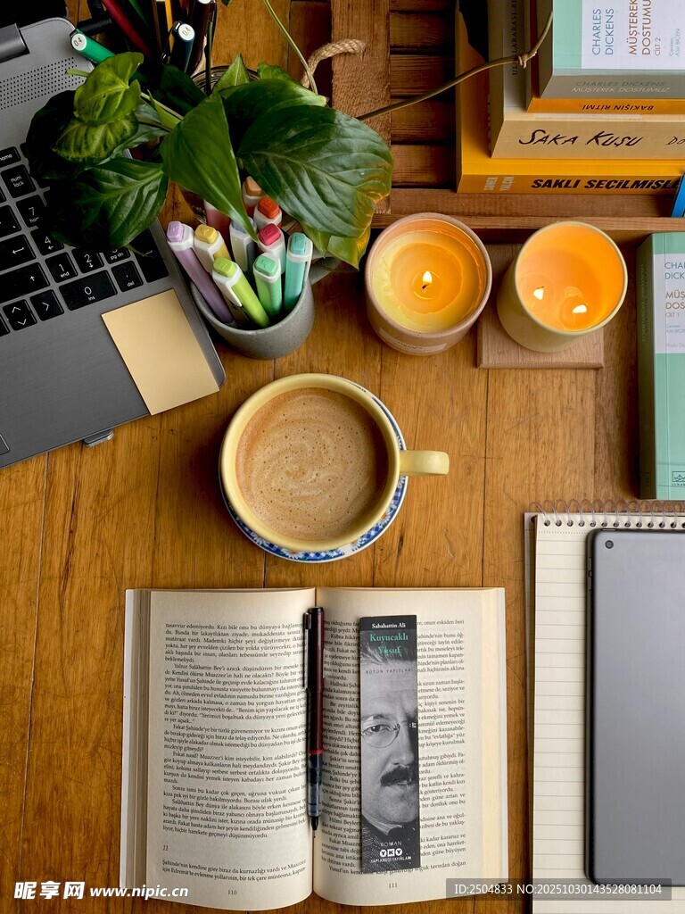 Pysakki1's tweet photo. My clutter-free desk hack for focus: only keep today’s must-do tasks + a small potted succulent. No more distractions, just calm and productivity.  #DeskSetup #OfficeHacks https://t.co/F3oetv8qn5