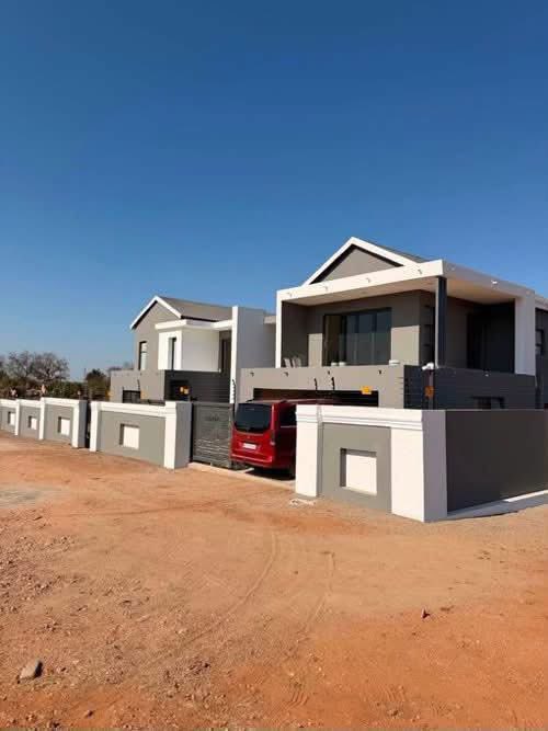 Am_Blujay's tweet photo. TMPD employee arrested over alleged R1.75m deceased-estate fraud

A Tshwane Metro Police Department employee, identified as Gagash, has been arrested by the Hawks over an alleged R1.75 million fraud involving funds from a deceased estate.

Investigators allege R1.65m was transferred to McCarthy Mercedes-Benz Wonderboom towards a pre-owned Mercedes-Benz AMG G63, with another R100,000 reportedly paid.

Gagash is expected in the Polokwane Magistrate’s Court.

His wife, lawyer and law firm owner Charlotte Tibana, is also a suspect and is being traced. The Hawks allege the couple acted with a common purpose.