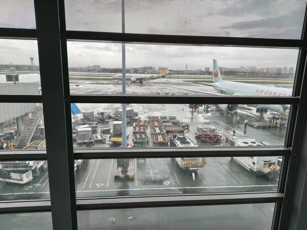 A200322558's tweet photo. 帰国直前。また腰痛くなってきたので持ってきた残りのロキソニン投入。

結局1週間経っても治らんかった(+ᾥ+｀)
原因は死角からの飛び膝か植木鉢かは判断つかず
使うお金が少なかったので今年もう一回いけるかも？

今回コルセットのポテンシャルと加齢を実感しました。あー、明日から仕事かぁ〜 https://t.co/k2TndNyqYB
