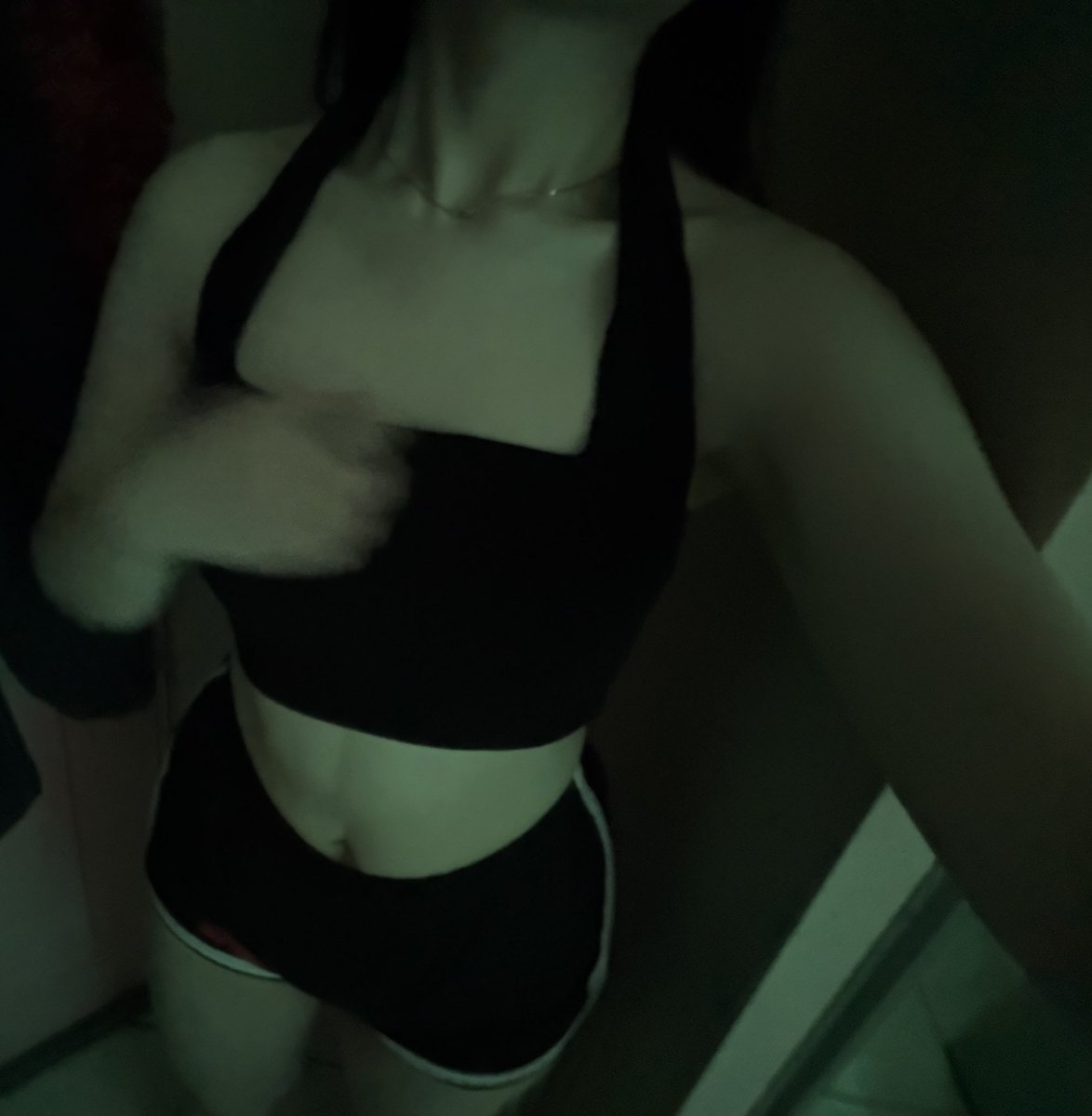 itsvaldiaryhere's tweet photo. so in love with this halter top 🔥💪🏻 it can accentuate my abs and back https://t.co/42jwrGibQe