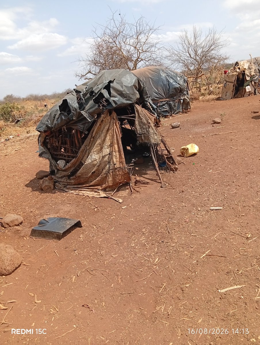 DiidSarr254's tweet photo. This is the reality facing residents of Kupi Qallo.Poor and unsafe housing conditions that require urgent intervention.The families deserve permanent,spacious,safe and dignified homes.We call upon the government,NGOs and well-wishers to step forward and help improve their living. https://t.co/YQkalTlSTe