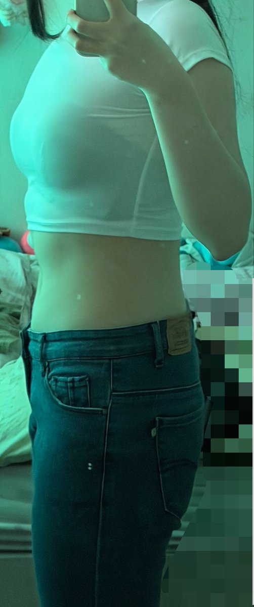 itsvaldiaryhere's tweet photo. crop top putih the best🔥💪🏻 https://t.co/FoYINtwSmy