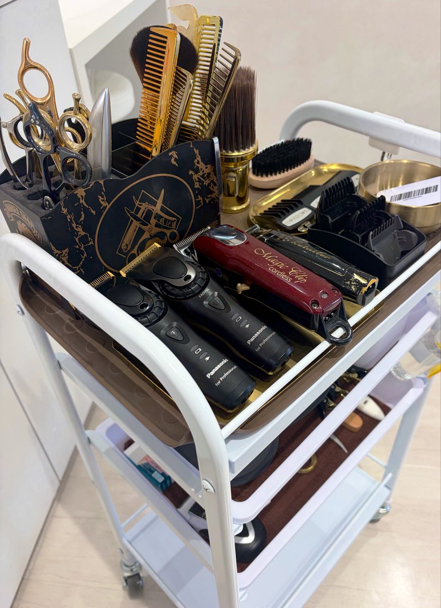 Bizcutlab's tweet photo. お疲れ様です！
BIZ CUT Labです！

シャンプー・カラーは行わず「カット」に特化しています^_^

✨経験豊富なスタイリストが対応

「サッと切ってサッと帰りたい」そんな方にぴったりです🥹

#カット専門店　#溜池山王駅　#メンズカット https://t.co/cfLF3cs4T0