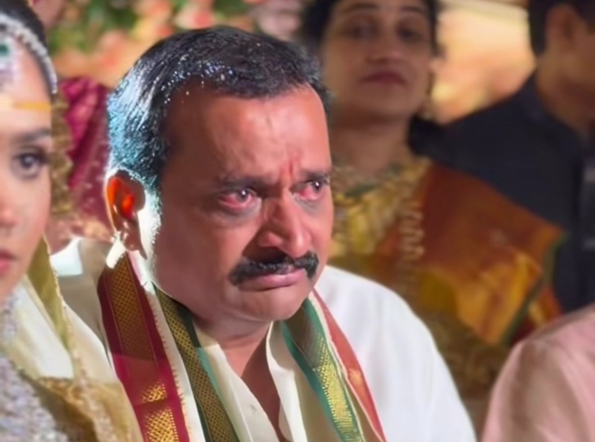 NRL999's tweet photo. అన్నా... @ganeshbandla గారు బుజ్జమ్మ పెళ్లిలో మిమ్మల్ని చూస్తుంటే కళ్ళలో నీళ్లు తిరిగాయి...😢😢

మీ ప్రేమకు...🙏🙏

బుజ్జమ్మ సుఖ సంతోషాలతో ఎప్పుడూ నవ్వుతూ ఉంటుంది...!!

మీరుమాత్రం టెన్షన్ తీసుకోవద్దు...!!

Congratulations అన్నా...💐💐 https://t.co/YMg61r88RR