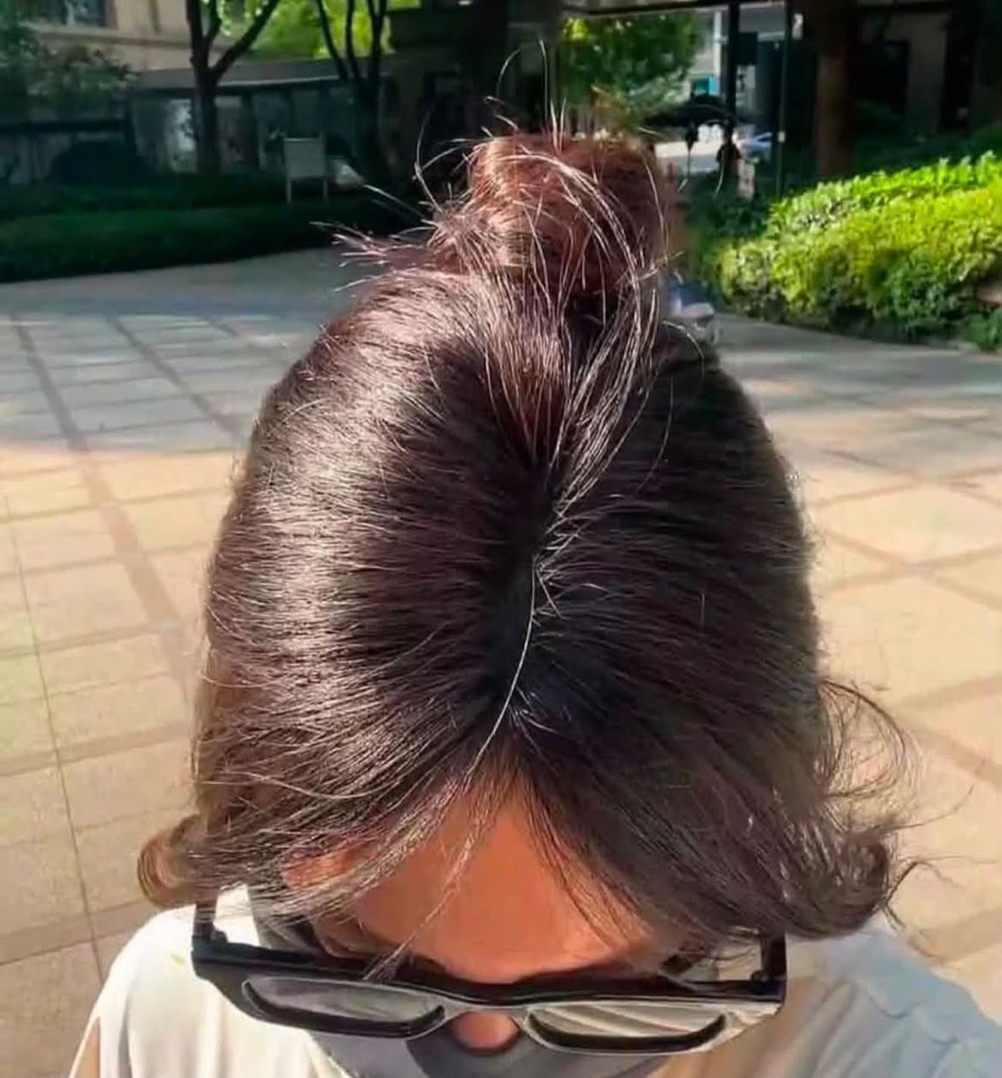 faradistyy's tweet photo. Mba mba guardian yg dulu saranin gue pake serum ini thank you bgt ya.. kalo gue ga jadi milih serum ini kayanya pitak terus ni rambut 😭🙏🏻￼ https://t.co/Uka2utwZ4O