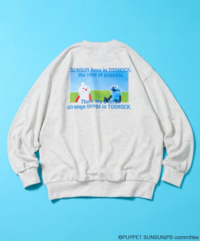 sunsun_info_'s tweet photo. ＼NEW✨コラボ／

#パペットスンスン × #FREAKSSTORE

FREAK’S STOREとの初コラボアイテムが登場💙✨

ウェアやバッグ、雑貨、SAUVENIRとのサウナアイテムなど、豪華全16型がラインナップ♪

スペシャルなノベルティや、スンスン＆ノンノンと一緒に撮影できるフォトブースも📸

📅2026年8月21日（金）発売

🛒FREAK’S STORE一部店舗・Daytona Parkにて販売
