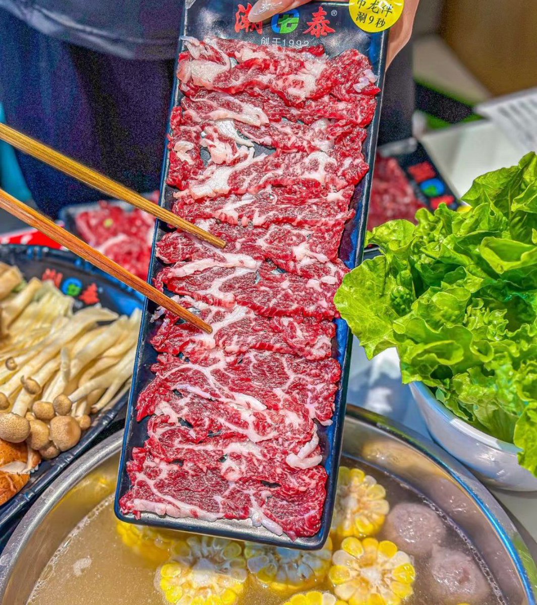 globalwert's tweet photo. Stock up on fresh, crisp spinach, ripe cherry tomatoes, and fragrant garlic today—perfect for your weeknight stir-fry or salad!  Garlic adds that cozy kick, grab a bunch! https://t.co/KhRRQoWCbX