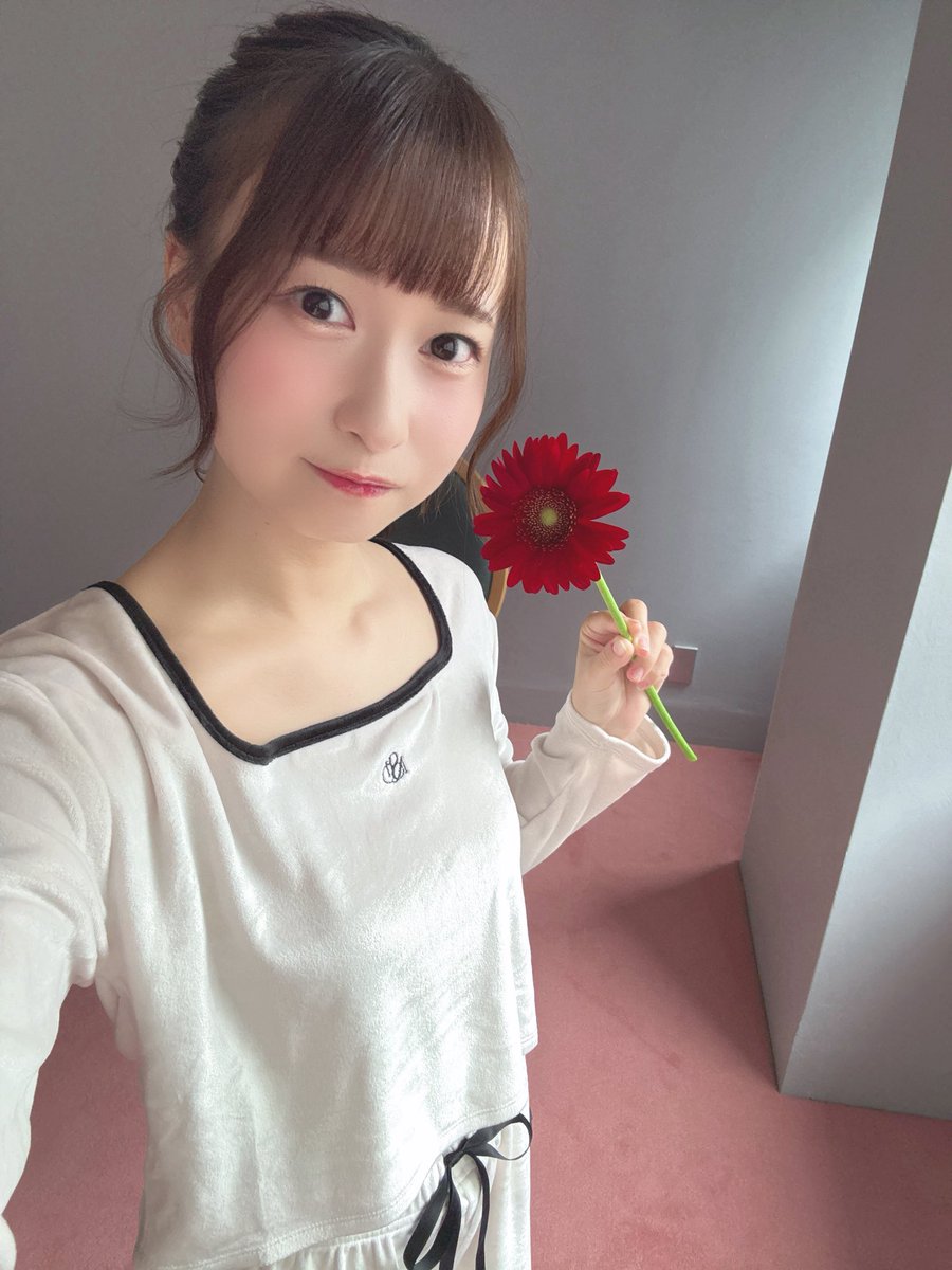 koebiglove's tweet photo. 香奈ちゃんのちっちゃなおっ◯い大好き💞
初期衣装の脇マ◯コ見えてるのも大好き🩷
この衣装のまましたい🩷 https://t.co/b0Ktpp3ZFV