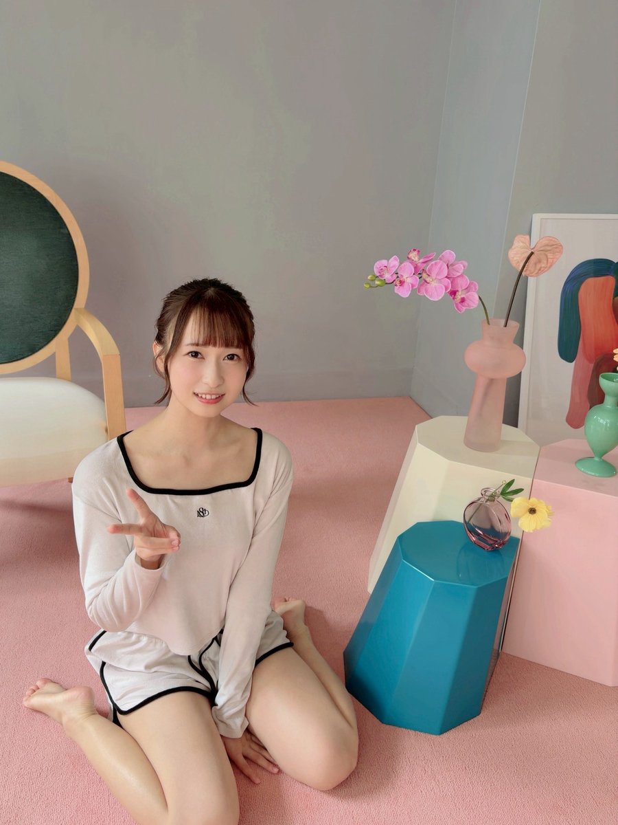 koebiglove's tweet photo. 香奈ちゃんのちっちゃなおっ◯い大好き💞
初期衣装の脇マ◯コ見えてるのも大好き🩷
この衣装のまましたい🩷 https://t.co/b0Ktpp3ZFV