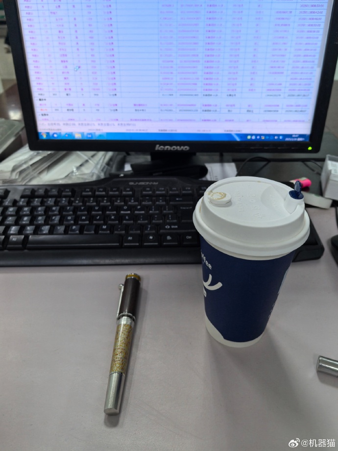 BiaBreves's tweet photo. Working late at the desk, fueled by instant coffee���another day of wrapping up pending tasks, counting down to the weekend glow https://t.co/I6piGEpv35