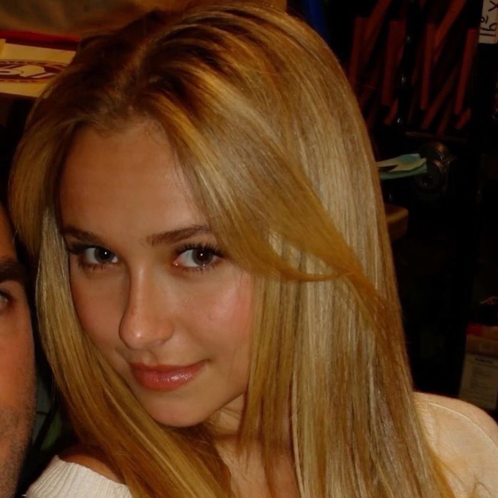 Jesnypenny's tweet photo. The girls today could not compete with Hayden Panettiere’s face card https://t.co/SVdbQgJ00A