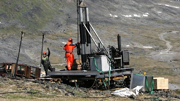 Francis49146726's tweet photo. Empresa petrolera vinculada a Trump comenzará a perforar en Groenlandia sin permiso oficial

Greenland Energy, una compañía petrolera estadounidense establecida el año pasado con vínculos con el presidente Donald Trump, + https://t.co/B4qsHmukgp