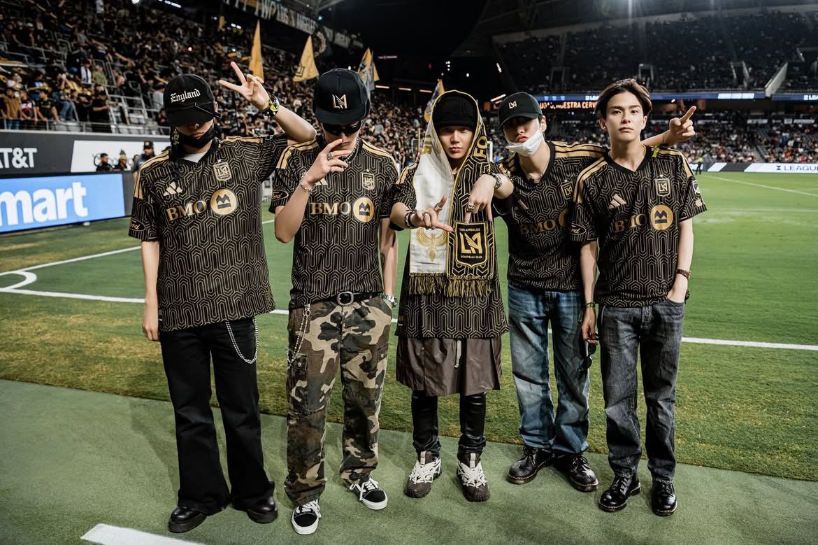 stillchs7's tweet photo. 🦔🐶🦁🤖🦋 — richorosco ins 🩵

'Welcome to the Club. It’s official. @/yg_treasure_official is Black &amp; Gold.'

🔗: https://t.co/Q8e8yzKzNP…

#최현석 #지훈 #윤재혁 #아사히 #하루토 
#TREASURE #트레저 https://t.co/MIQAuUvPLx