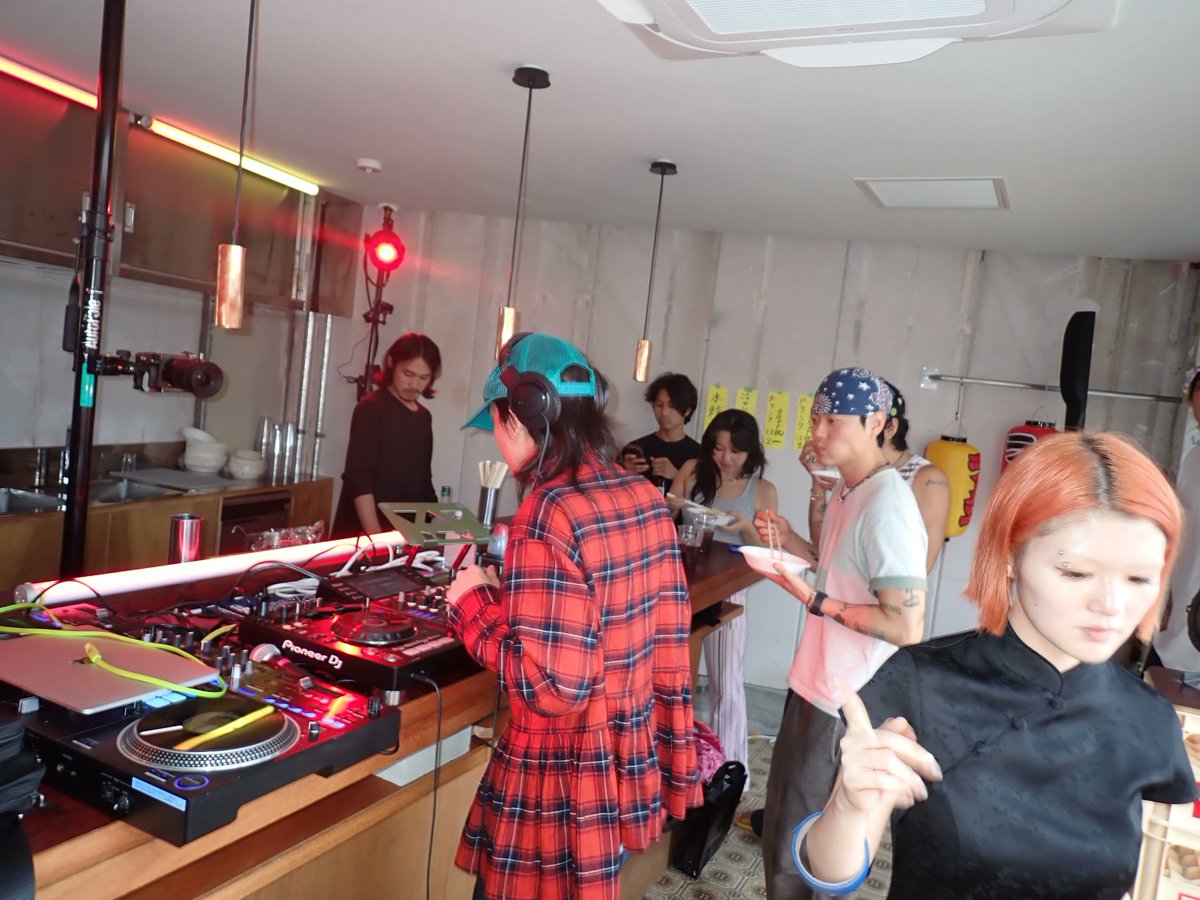 TimeOutTokyoJP's tweet photo. ラーメンを食べながらクラブで踊る、「RAMEN RAVE」が中目黒で開催

https://t.co/bv4wUGcSt0

tamanaramen主催、札幌「RAMEN ICHI」のラーメンとDJがコラボ https://t.co/T7syQ29GjQ